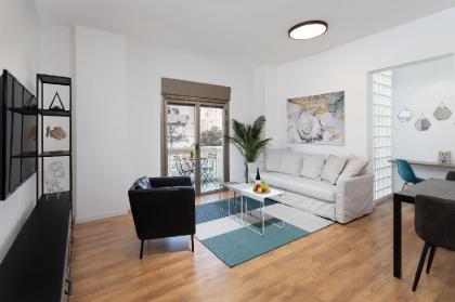 Bold & Beautiful 1BR in Ben yehuda by HolyGuest - image 11
