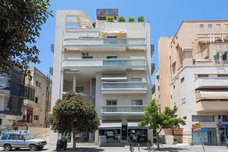 Bold & Beautiful 1BR in Ben yehuda by HolyGuest - image 2