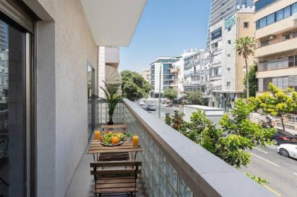Bold & Beautiful 1BR in Ben yehuda by HolyGuest - image 9