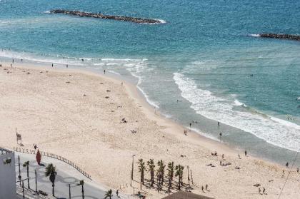 Luxurious Apartment With Panoramic Sea View - image 3