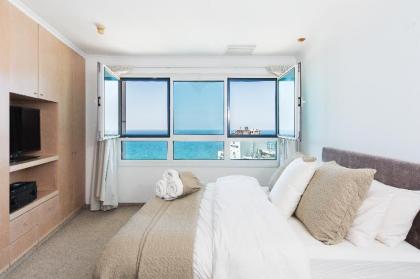 Luxurious Apartment With Panoramic Sea View - image 4