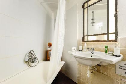 Sea Breeze Garden Apt. 4min Walk to The Beach - image 5