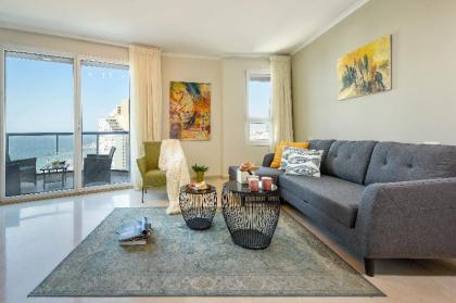 Beautiful Apt w/ Balcony and Panoramic Sea View