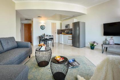 Beautiful Apt w/ Balcony and Panoramic Sea View - image 2