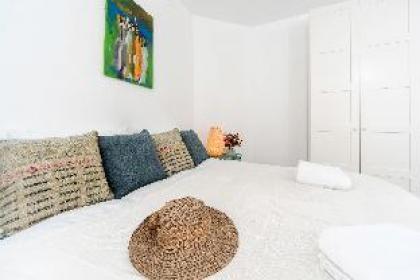 High Quality Designed 3 BR Apartment Hayarkon 185 - image 12