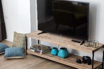 High Quality Designed 3 BR Apartment Hayarkon 185 - image 13