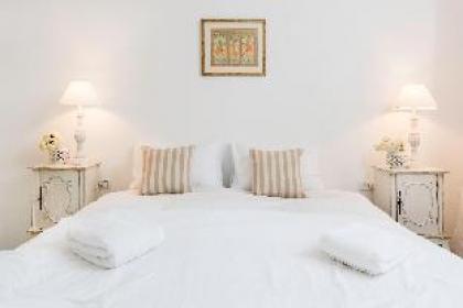High Quality Designed 3 BR Apartment Hayarkon 185 - image 2