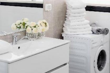 High Quality Designed 3 BR Apartment Hayarkon 185 - image 3