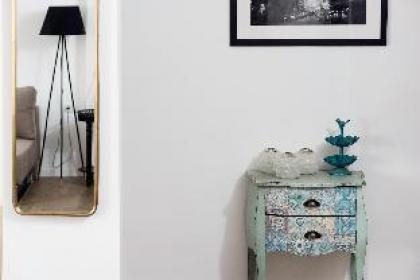 High Quality Designed 3 BR Apartment Hayarkon 185 - image 7