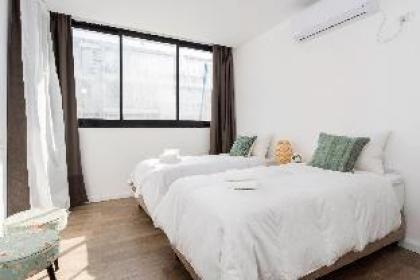 High Quality Designed 3 BR Apartment Hayarkon 185 - image 8