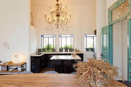 Luxe Jaffa 1 Bed Apartment by Sea N' Rent - image 10