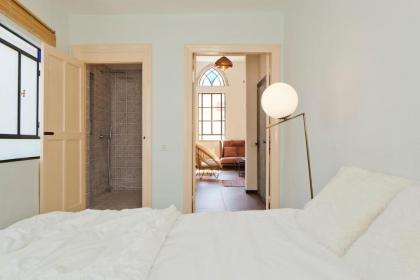 Luxe Jaffa 1 Bed Apartment by Sea N' Rent - image 12