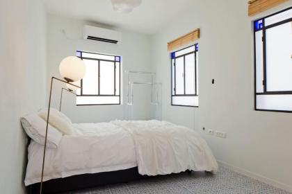 Luxe Jaffa 1 Bed Apartment by Sea N' Rent - image 16