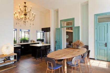 Luxe Jaffa 1 Bed Apartment by Sea N' Rent - image 8