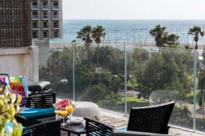 Luxury in Super Location Access to Rooftop W/ View - image 2