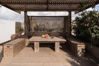 Luxury in Super Location Access to Rooftop W/ View - image 4