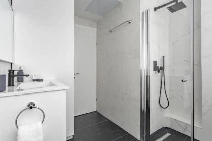 Trendy 2BR in Frishman by HolyGuest - image 4