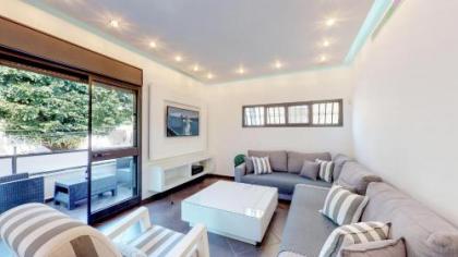 Spacious 3-BR with Terrace in Dizengoff - image 1