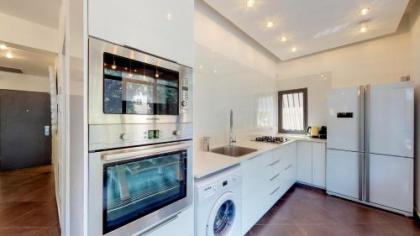 Spacious 3-BR with Terrace in Dizengoff - image 15