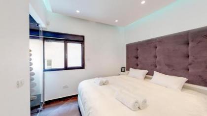 Spacious 3-BR with Terrace in Dizengoff - image 17