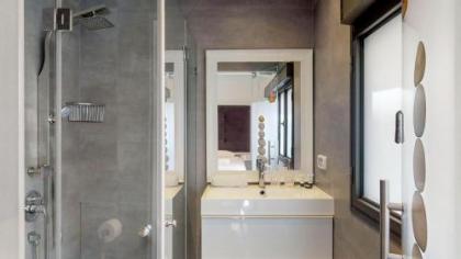 Spacious 3-BR with Terrace in Dizengoff - image 19