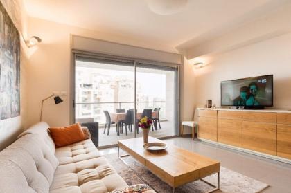 Stylish 3 BR w/ Amazing Balcony and Parking - image 3