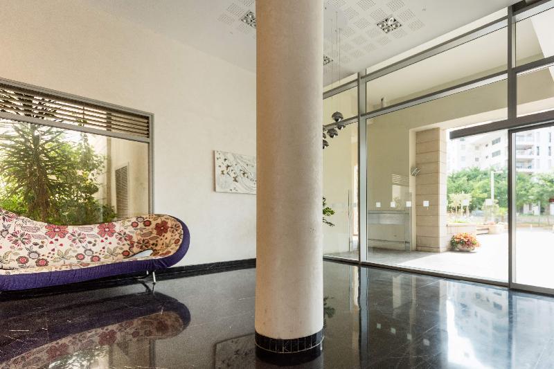 Stylish 3 BR w/ Amazing Balcony and Parking - image 5