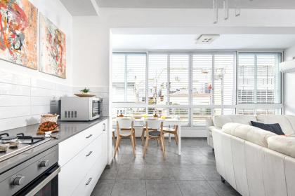 Quiet Street in a Central Location Classic Apt by Sea N' Rent - image 10