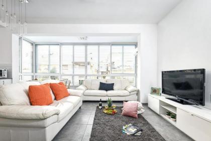 Quiet Street in a Central Location Classic Apt by Sea N' Rent - image 12