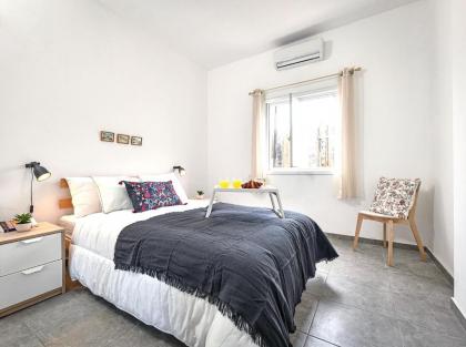 Quiet Street in a Central Location Classic Apt by Sea N' Rent - image 20