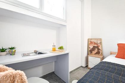 Quiet Street in a Central Location Classic Apt by Sea N' Rent - image 3