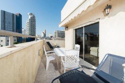 DUPLEX TERRACE 3MN Fr THE SEA - 18 BEN YEHUDA ST - image 2