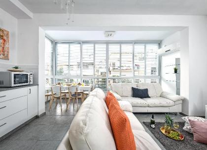 Quiet Street in a Central Location Classic Apt