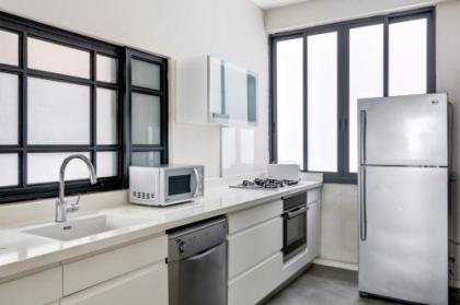 Nordau BLVD 2 Bedrooms - image 20