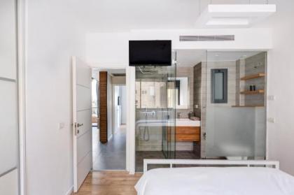 Nordau BLVD 2 Bedrooms - image 4