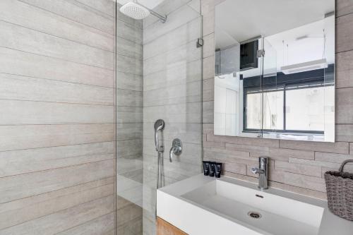 Nordau BLVD 2 Bedrooms - image 5