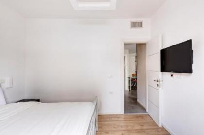 Nordau BLVD 2 Bedrooms - image 9