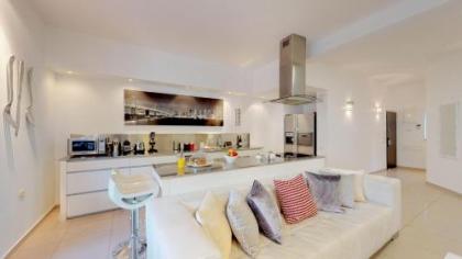 Relaxing 3BR in Ben yehuda 66 by HolyGuest - image 12