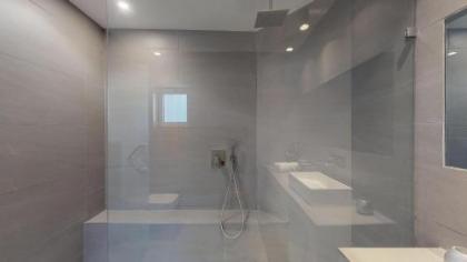 Relaxing 3BR in Ben yehuda 66 by HolyGuest - image 17