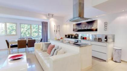 Relaxing 3BR in Ben yehuda 66 by HolyGuest - image 4