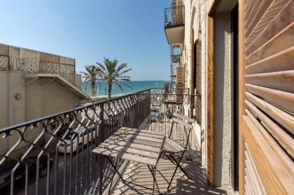 Beautiful 2 -BR apartment on the beach - Roslan St