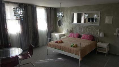 Romantic Apartments 