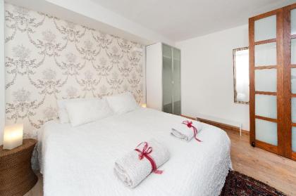 LOVELY 1BR WITH A NICE BALCONY - 83 GORDON (back) - image 9