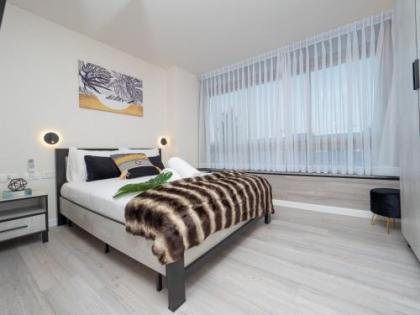 Hermitage Hotel - image 1