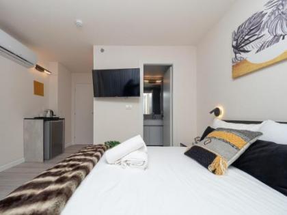 Hermitage Hotel - image 2