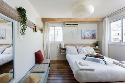 Captivating Apartment With Balcony and Roof Top - image 12