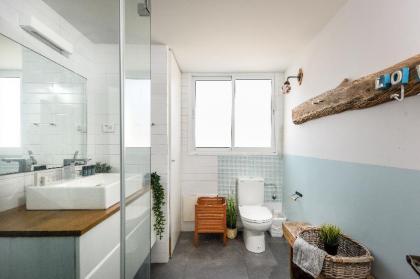 Captivating Apartment With Balcony and Roof Top - image 19