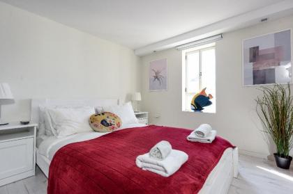 Captivating Apartment With Balcony and Roof Top - image 20