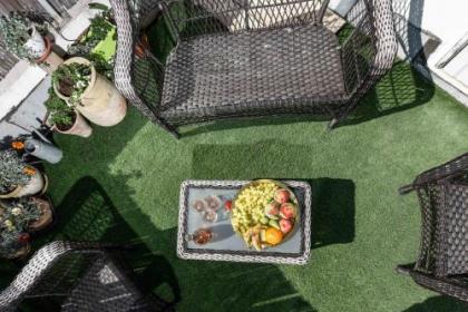 TLV Loft Paradise with Balcony Roof Top & Mamad by Sea N' Rent - image 20