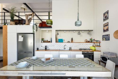 TLV Loft Paradise with Balcony Roof Top & Mamad by Sea N' Rent - image 5